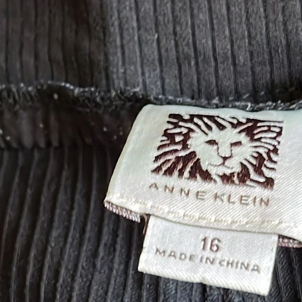 Anne Klein Black Cropped Pants